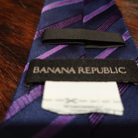 Banana Republic Navy and Pruple Striped Silk Tie - Picture 3 of 3